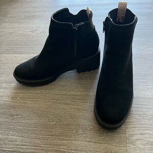 Women’s suede boots